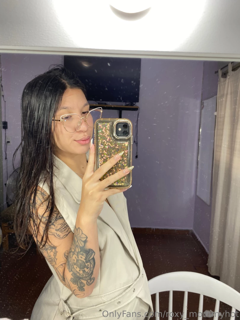 Roxy-mommyhot 