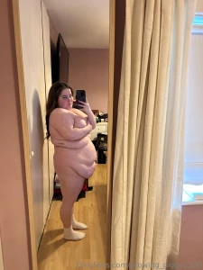 Just an update belly is starting to round out a lot more the roll part 2