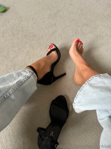 Heels or barefoot your fav