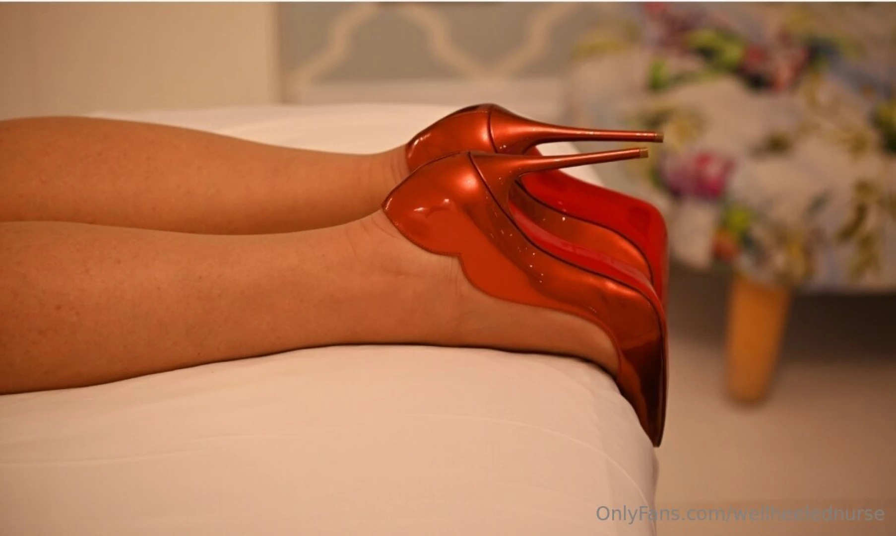 Gorgeous louboutin highheels with stockings 