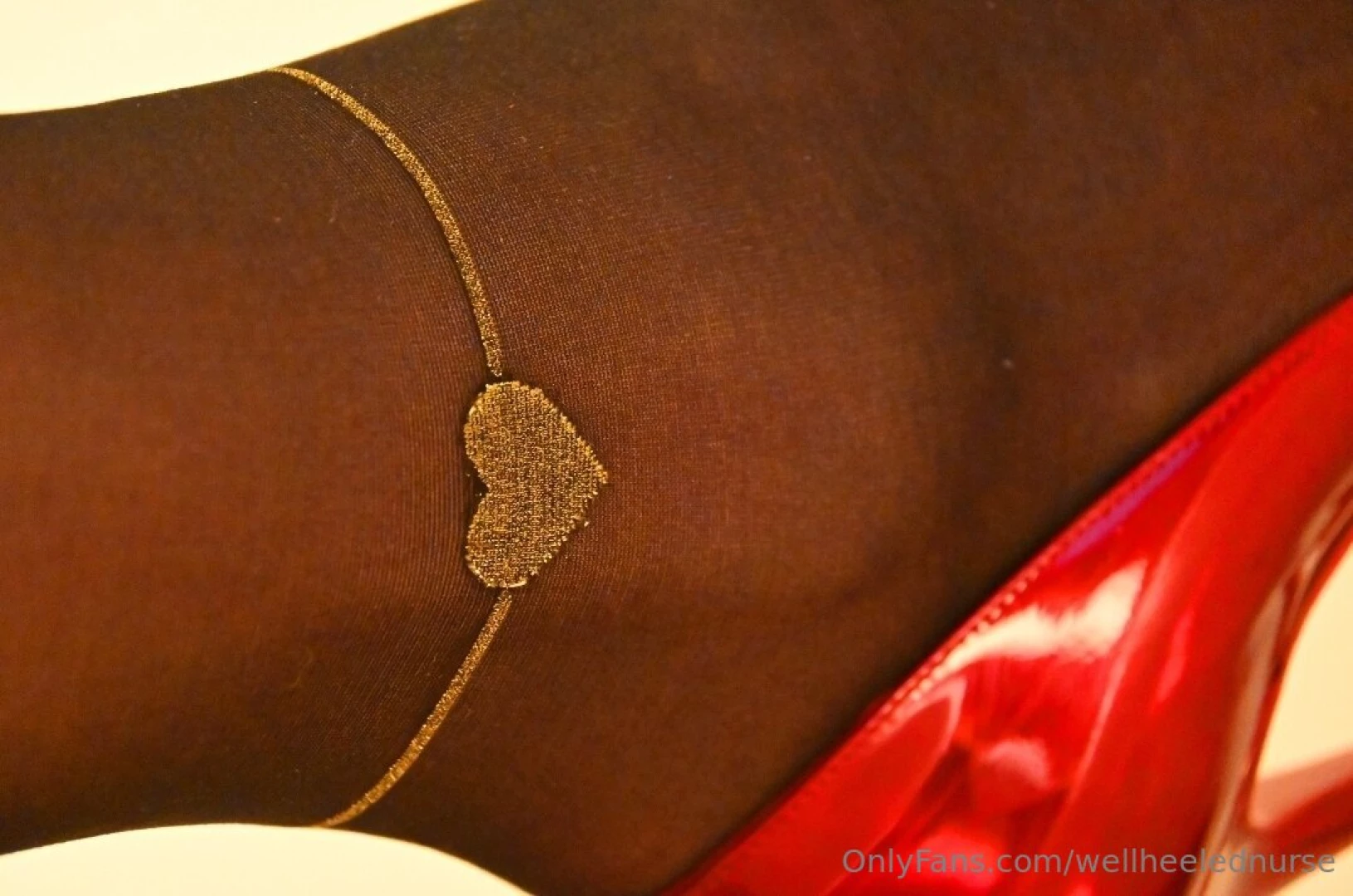 Up close pic of the detail on my pantyhose 
