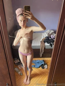 Imagine if a girl with a pearl earring stood up and took a nude mirror