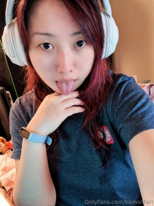 Hii did you miss me let s play a game - comment a pose or body part