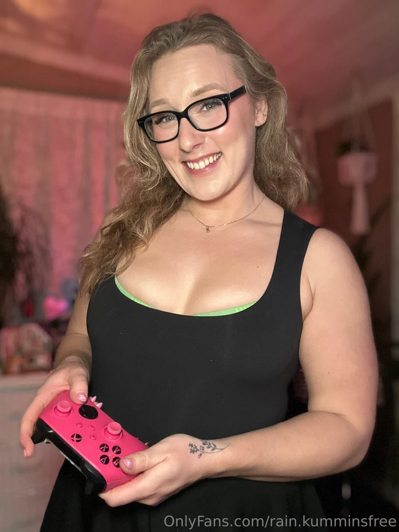 Playing games on twitch https twitch tv rainkummins 