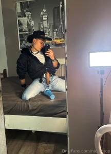 Did u come for cum wanna see that hot cowboy cum dm me for video