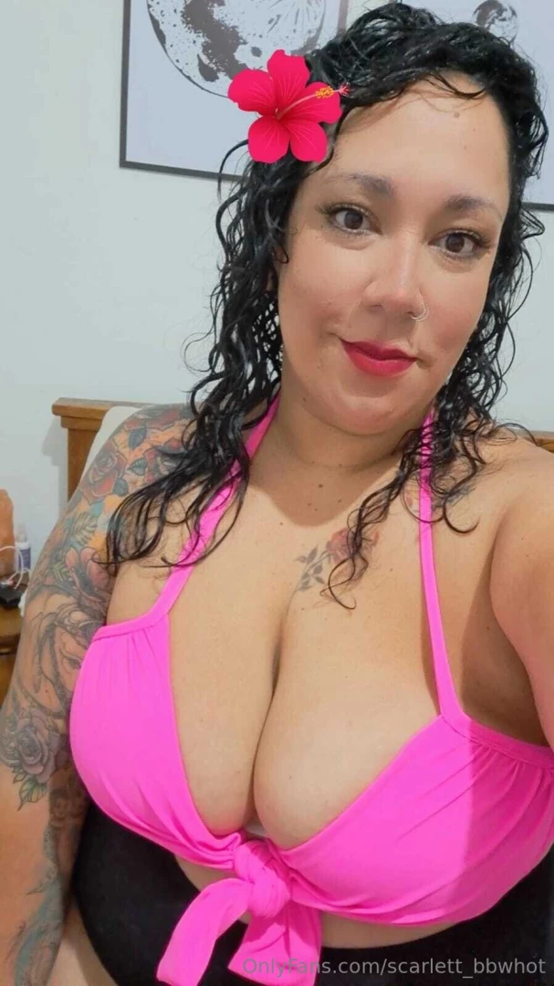 Do you like how the swimsuit looks on me 