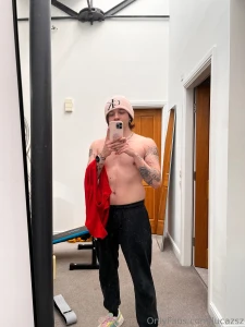Random progress pics that i think the world needs to see oh and my