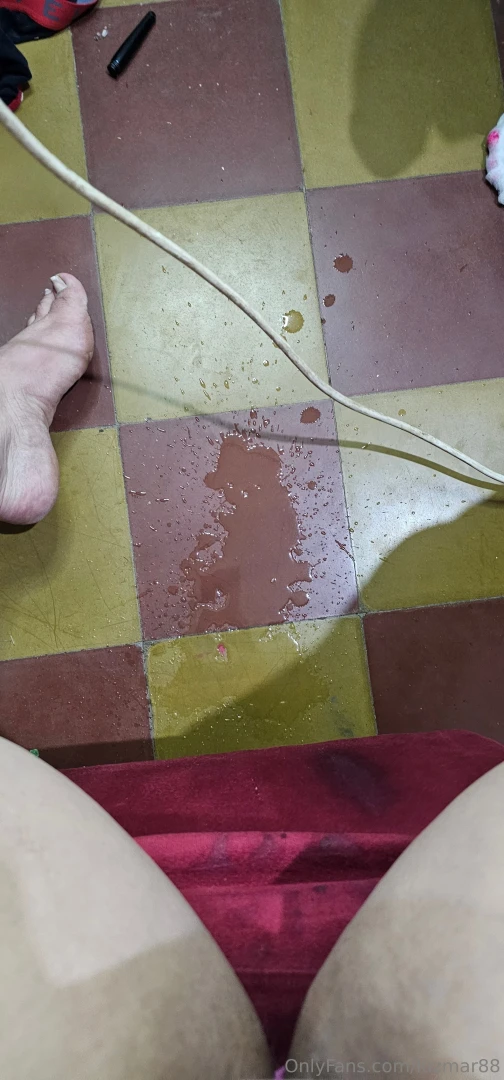 Daddy look how i m masturbating i m squirting all over the floor 