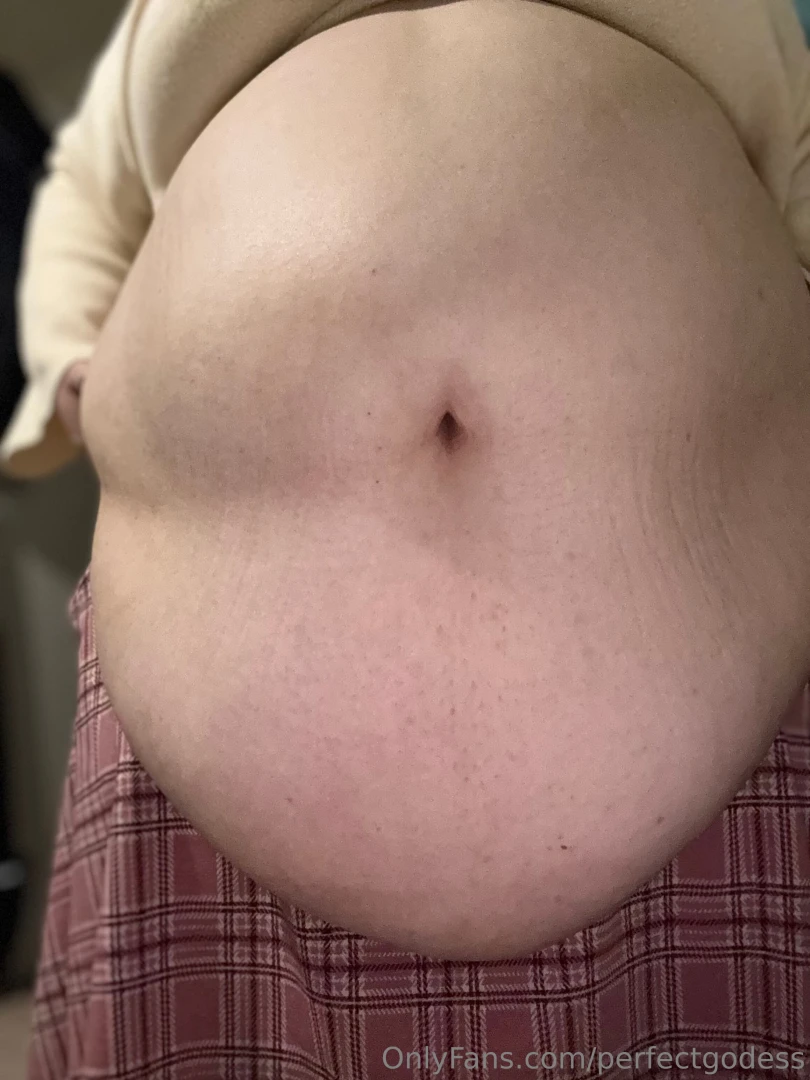 Piggy wishes you a very fat friday let the belly s out and stuff em 