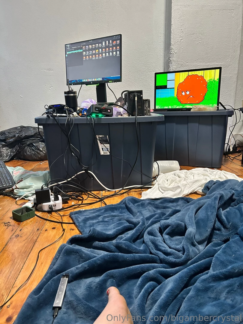 First night in the new apartment and yes we sleeping on the floor 
