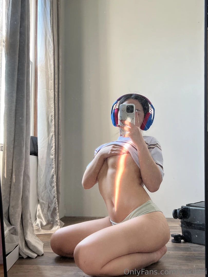 Leaving this here 3 gifters get spoiled https throne com rienfruity or 