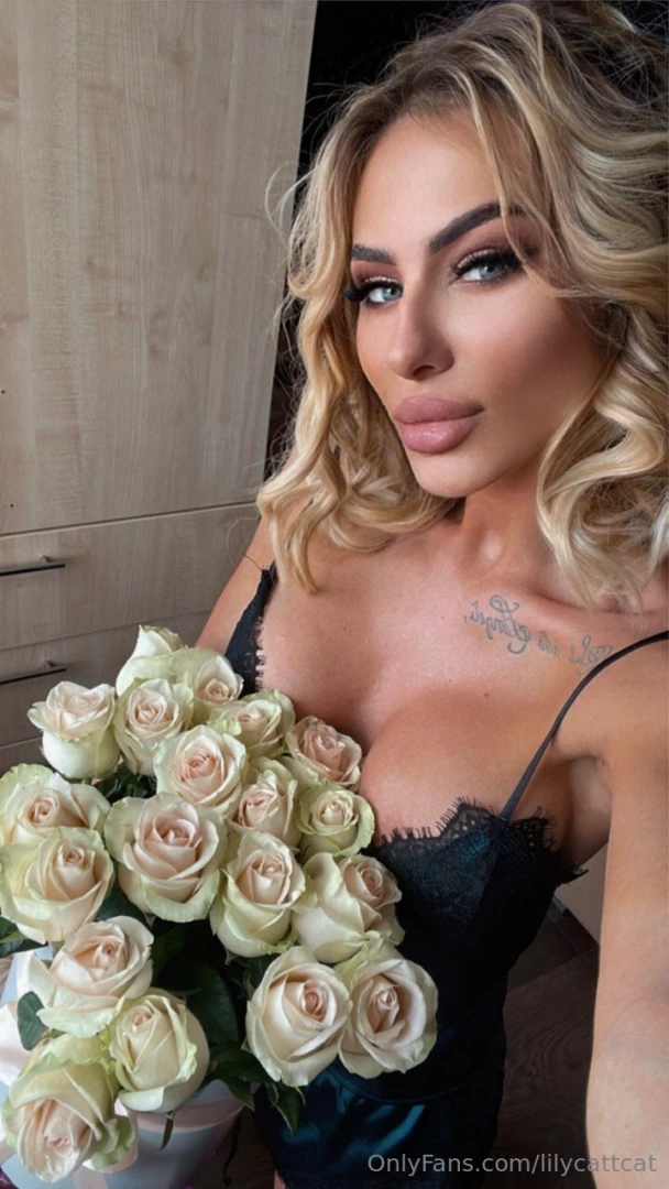 No secret how to make a lady happy - flowers hugs kisses and sure 