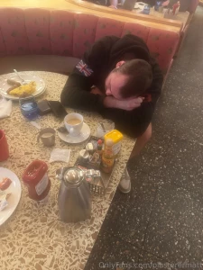 I ve had such a great time in vegas as you can see i m back in the uk