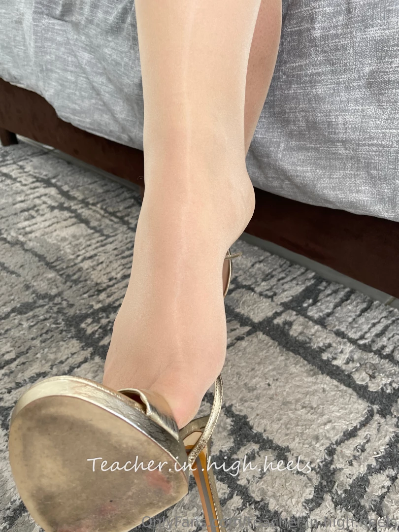 Like the nude shiny tights and golden shoes part 2 