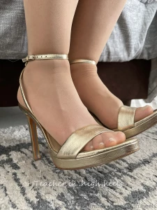 Like the nude shiny tights and golden shoes part 3