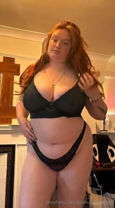 Ughh my curves look soo good lol