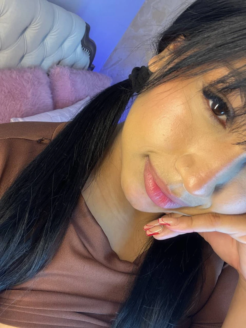 Only say hi if you like chubby women lol 