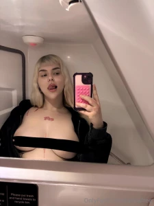 Make my mood better with your subscriptions while i m sick pls https