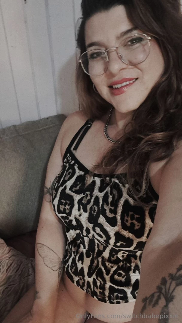 Good morning love do you want to kiss my belly button in bed 