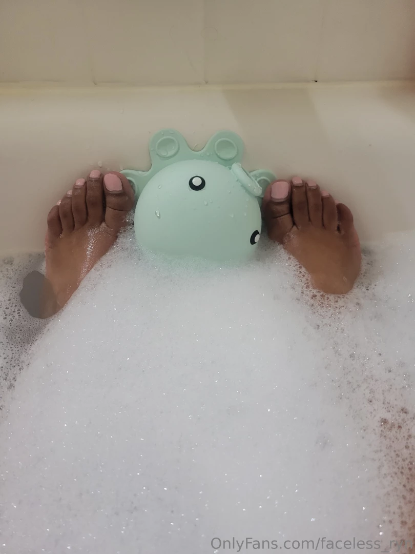 Pink toes bubbles and a cute little octopus 