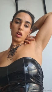 Who s up for a one-on-one live session today open to all fetishes dm