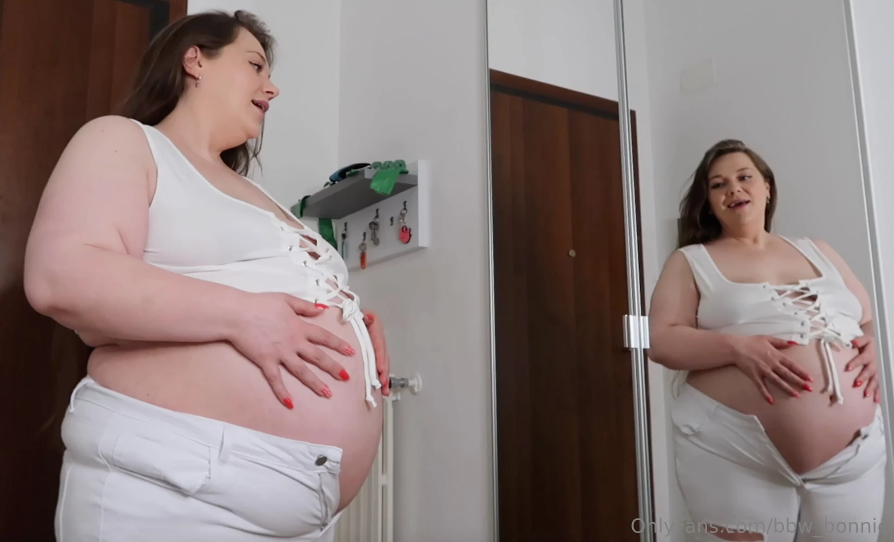 Such a massive fatty imagine if there were 2 bonnies 