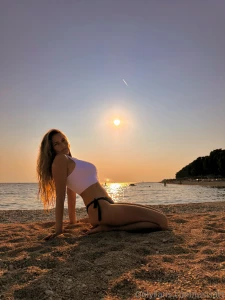 Come closer this spot next to me feels too empty part 1