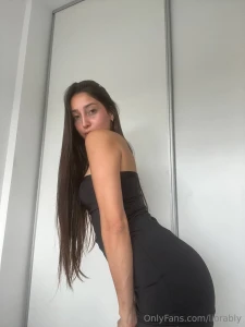 Fais un tips de 10 et je t envoies la photo sans rien en dessous