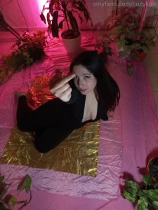 You get turn on when a goddess flips you off psss lame