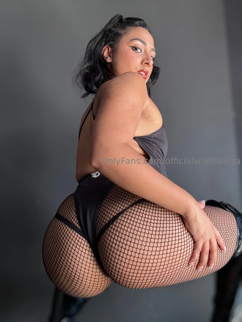 Learn your place as my wallet and dont ever forget it b e n e a t h m 