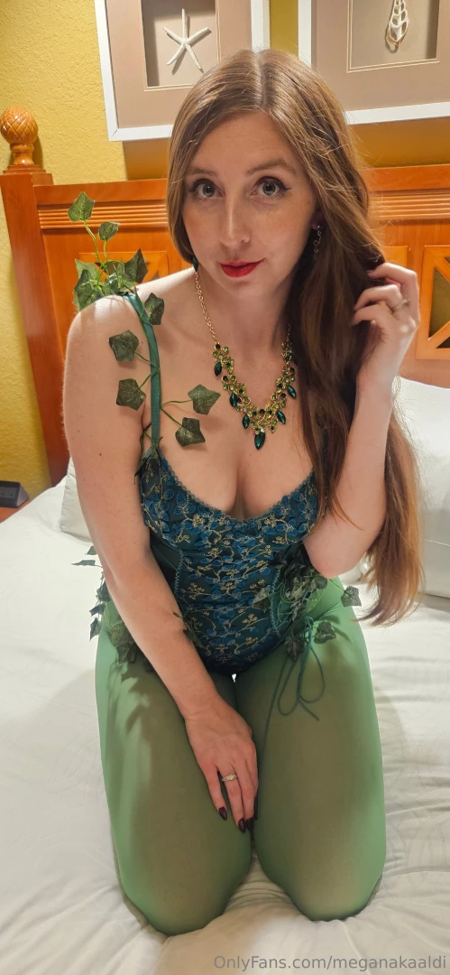 Poison ivy was a hit signed some comics if you are at megacon come say 