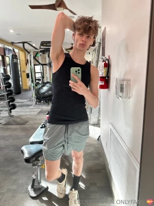 I wanna get ripped so bad lol i need bigger arms part 1