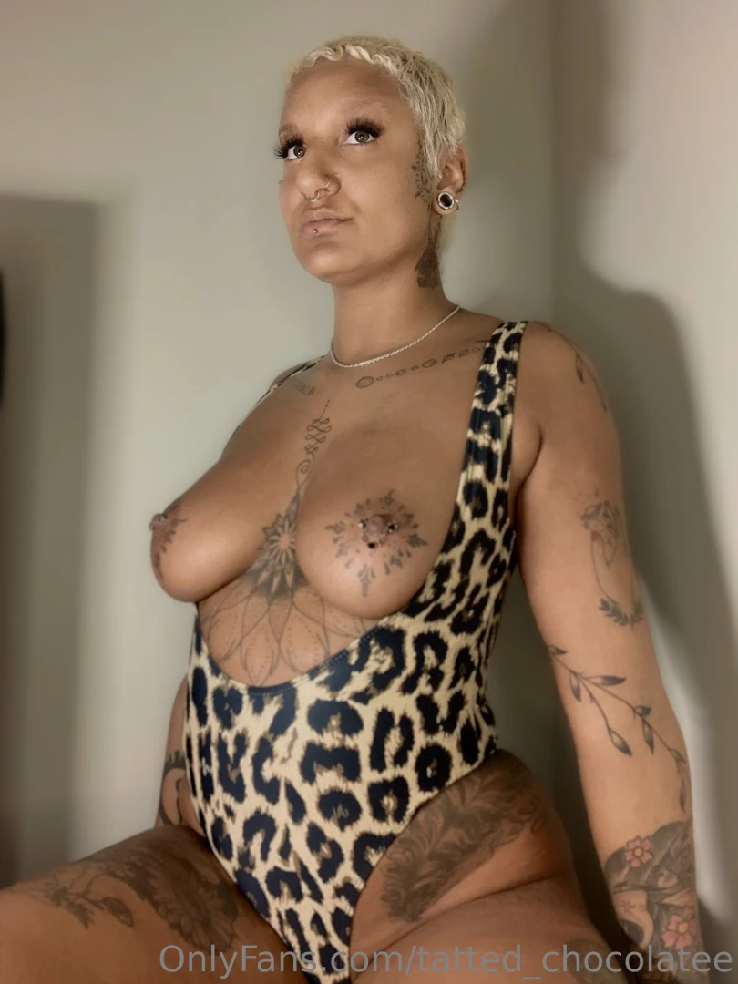 tatted-chocolatee - So in love with myself and my titties 