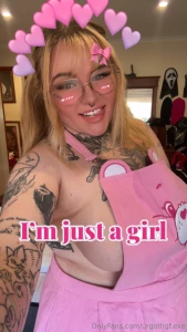 V clearly in a subby mood also send cuming videos so i get the