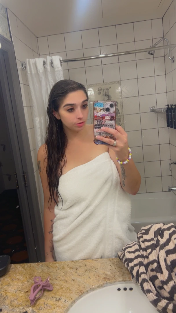 Nice amp wet for you babes 