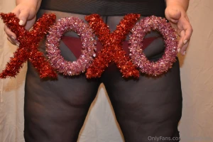 Roses are red violets are blue i ll spread legs and you ll fill me