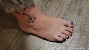 Who want too cum on my feet part 1