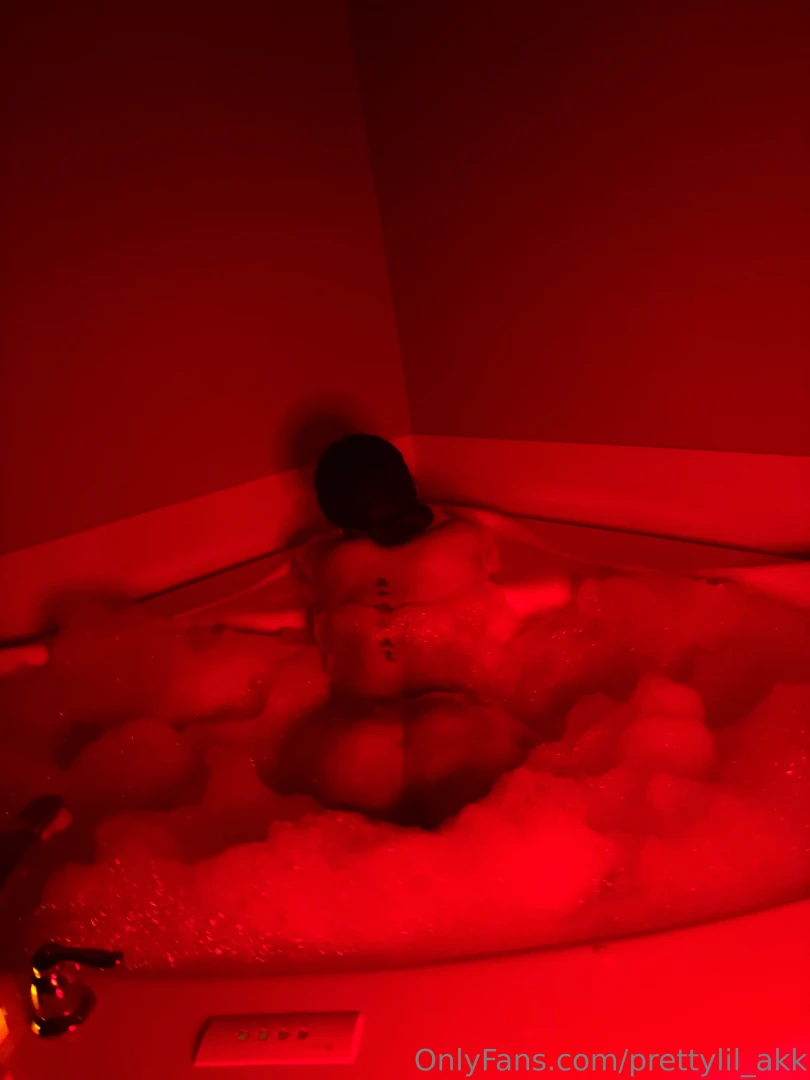 Tip this post for a few valentines nudies 