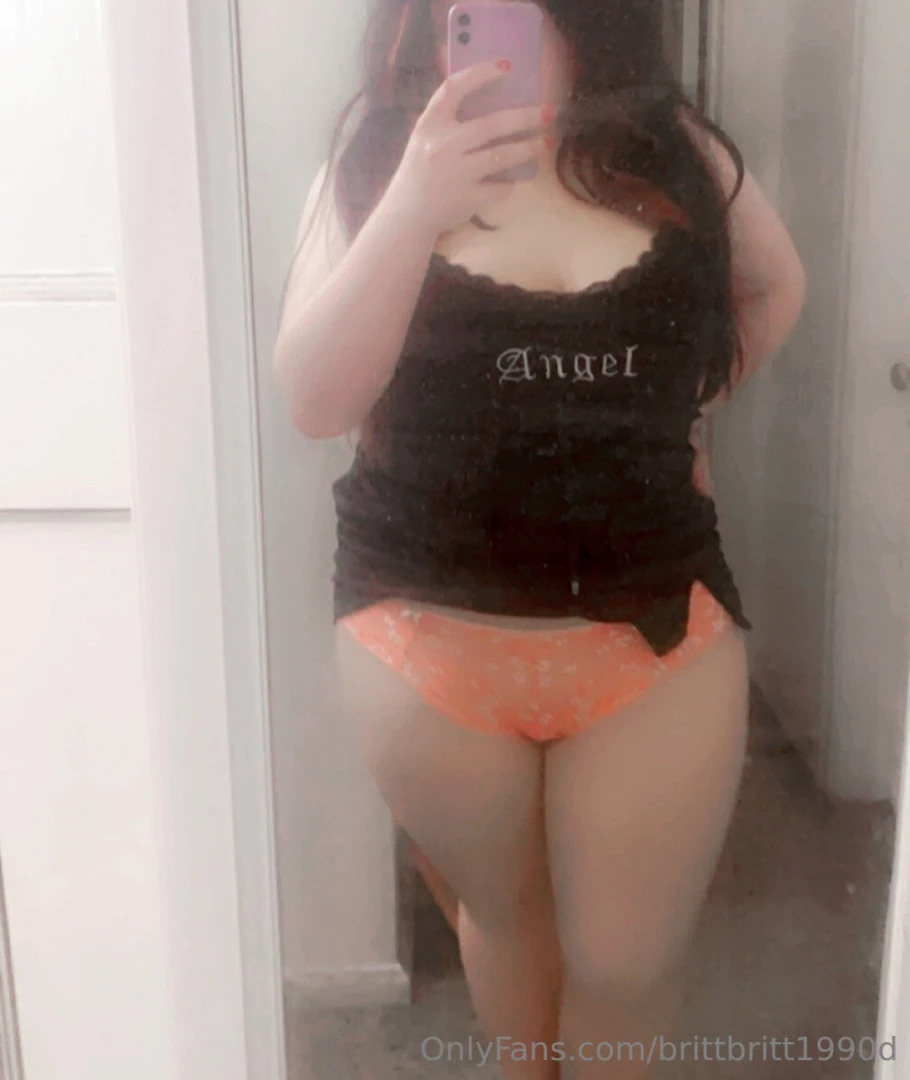 Do you like curves in matching bra and panties 