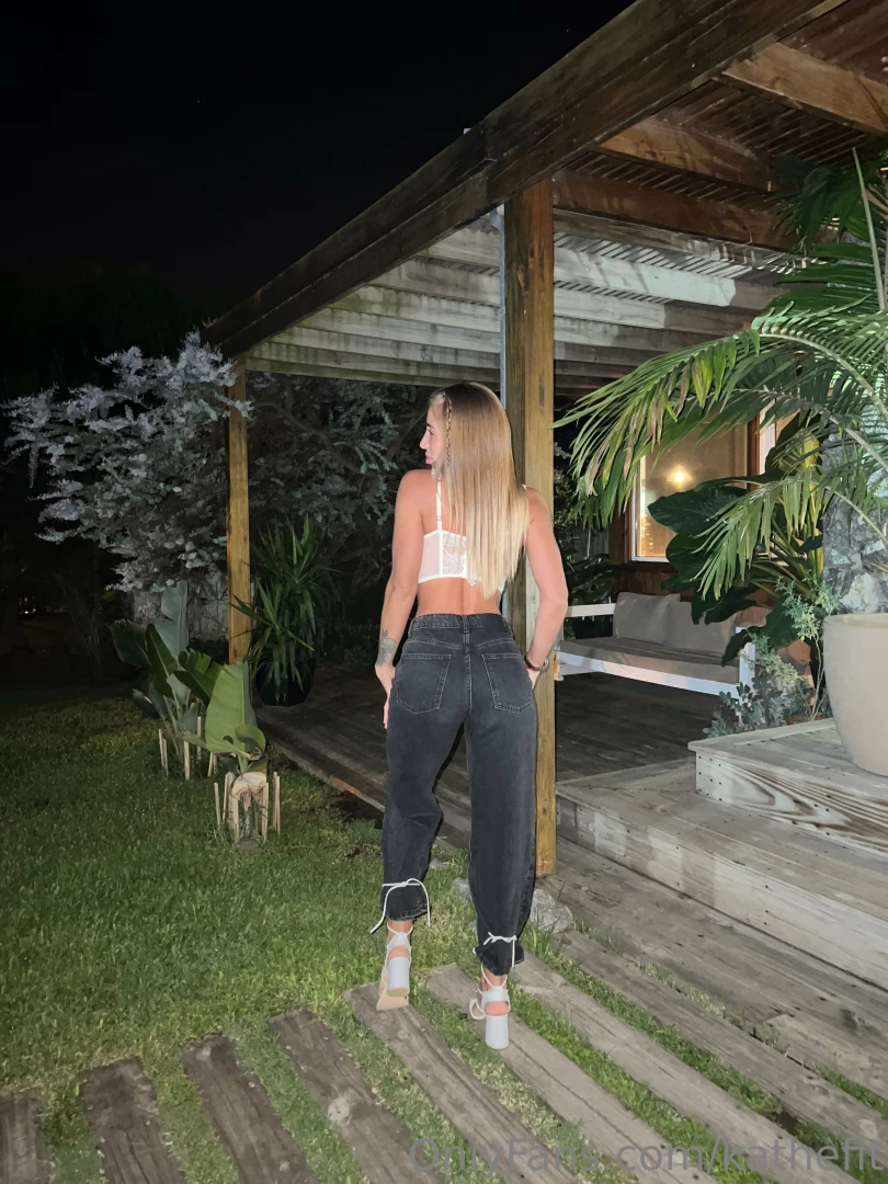 kathefit - I love my outfit tonight i feel confident and attractive 