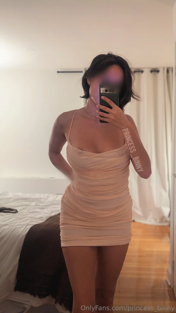 Sexy little dress begging to be removed 