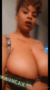 mrsbiancax - These titties always want attention 