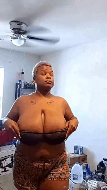 Previous stream of me tidying my nook and kitchen naked and twerking 