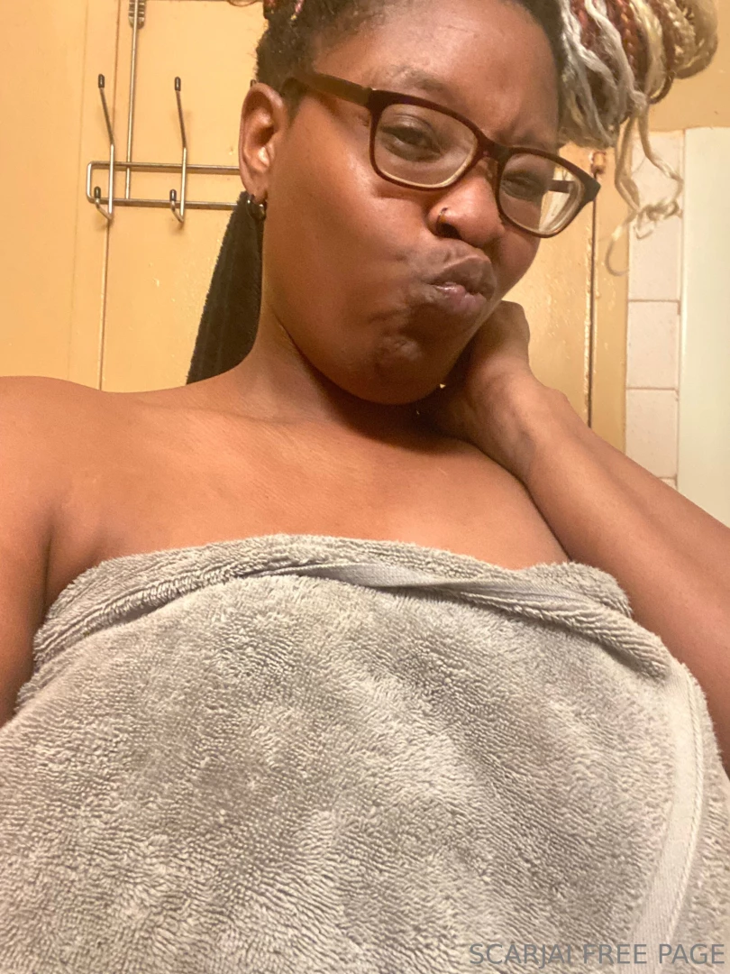Some pre shower pics and a lil video my ass is definitely fatter than 