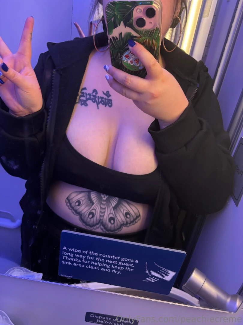 Took some pics for you guys in the airplane bathroom part 2 