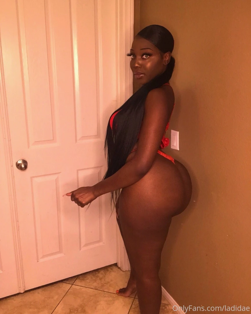 ladidae - Surprise me with a late night message 