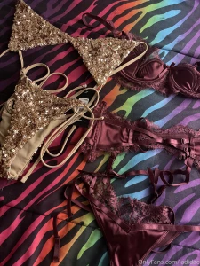 Which should i wear today on live tip 2 for gold tip 3 for lingerie