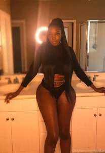 Let me wrap these legs around your head make you love tall women