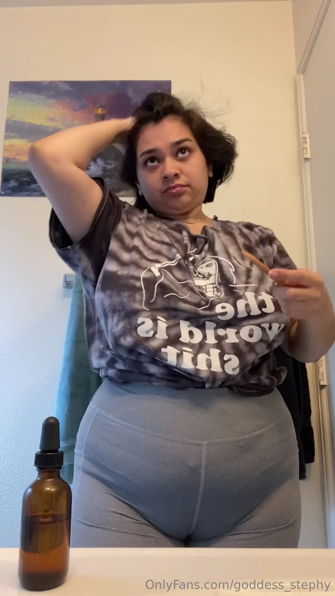 Oiling my hair i cut it short one last time before really committing 