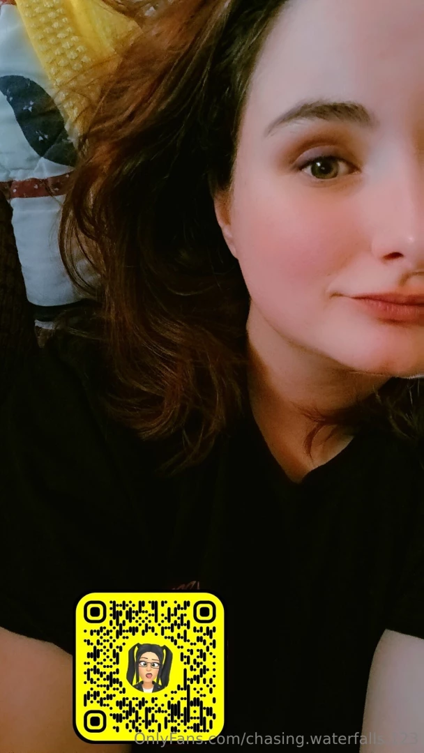 Cannot wait to get my tongue ring back in yall i miss playing with it 